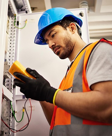 Emergency Electrician Repairing Electrical Faults in Singapore